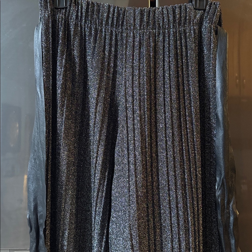 Brand Bazar
Black/silver/metallic Wide-Leg Pull on dress Pants Size M